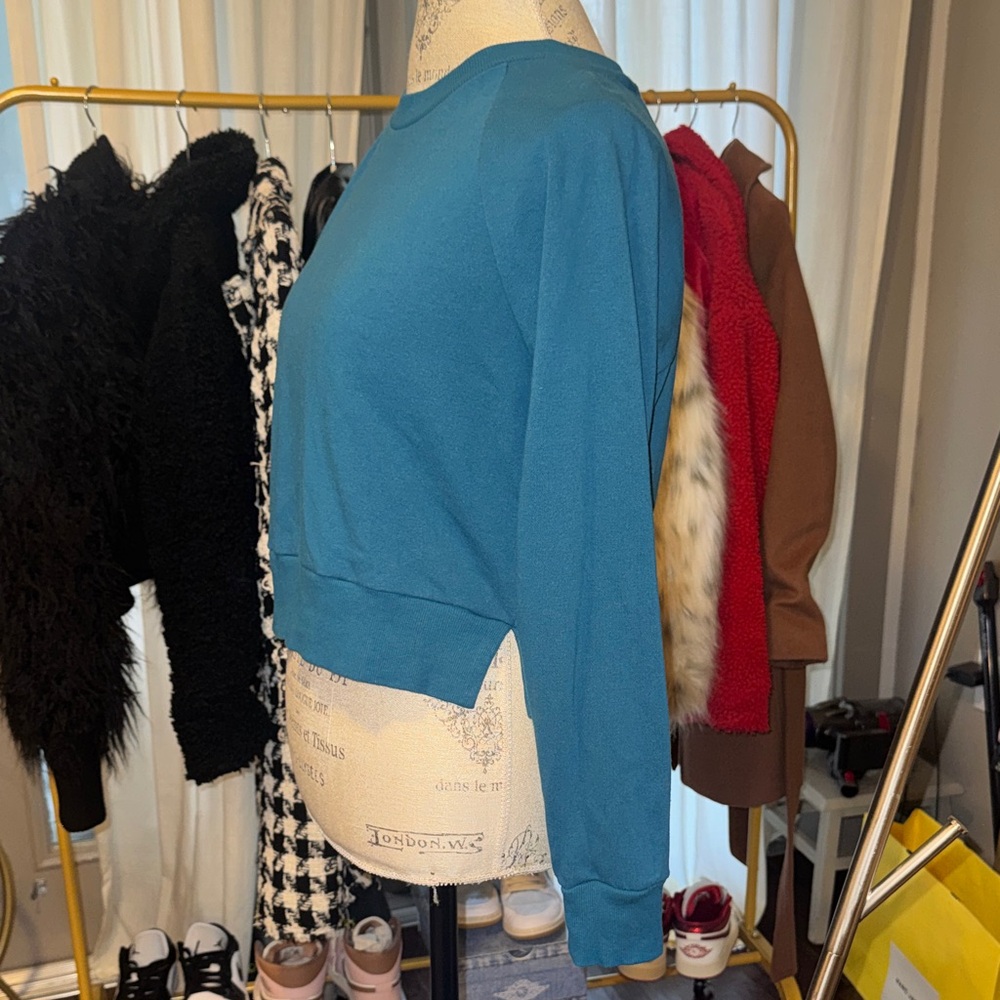 Colsie Women’s Teal Blue Longsleeve Top Cropped Sweatshirt Casual Shirt XS - Picture 4 of 7